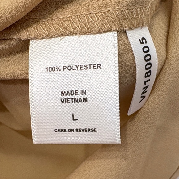 New York & Company Beige V-Neck Sleeveless Blouse - Picture 4 of 6